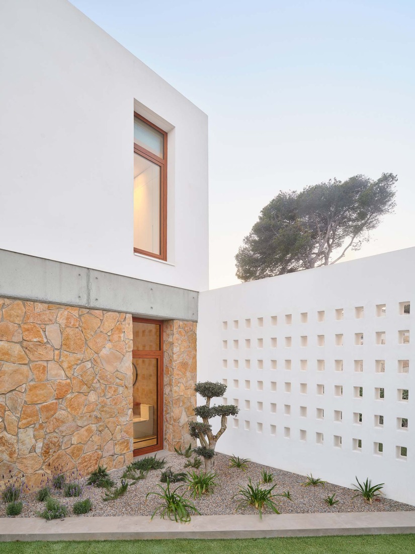 Casa Maridia por Guillem Carrera. Fotografía por Adrià Goula.