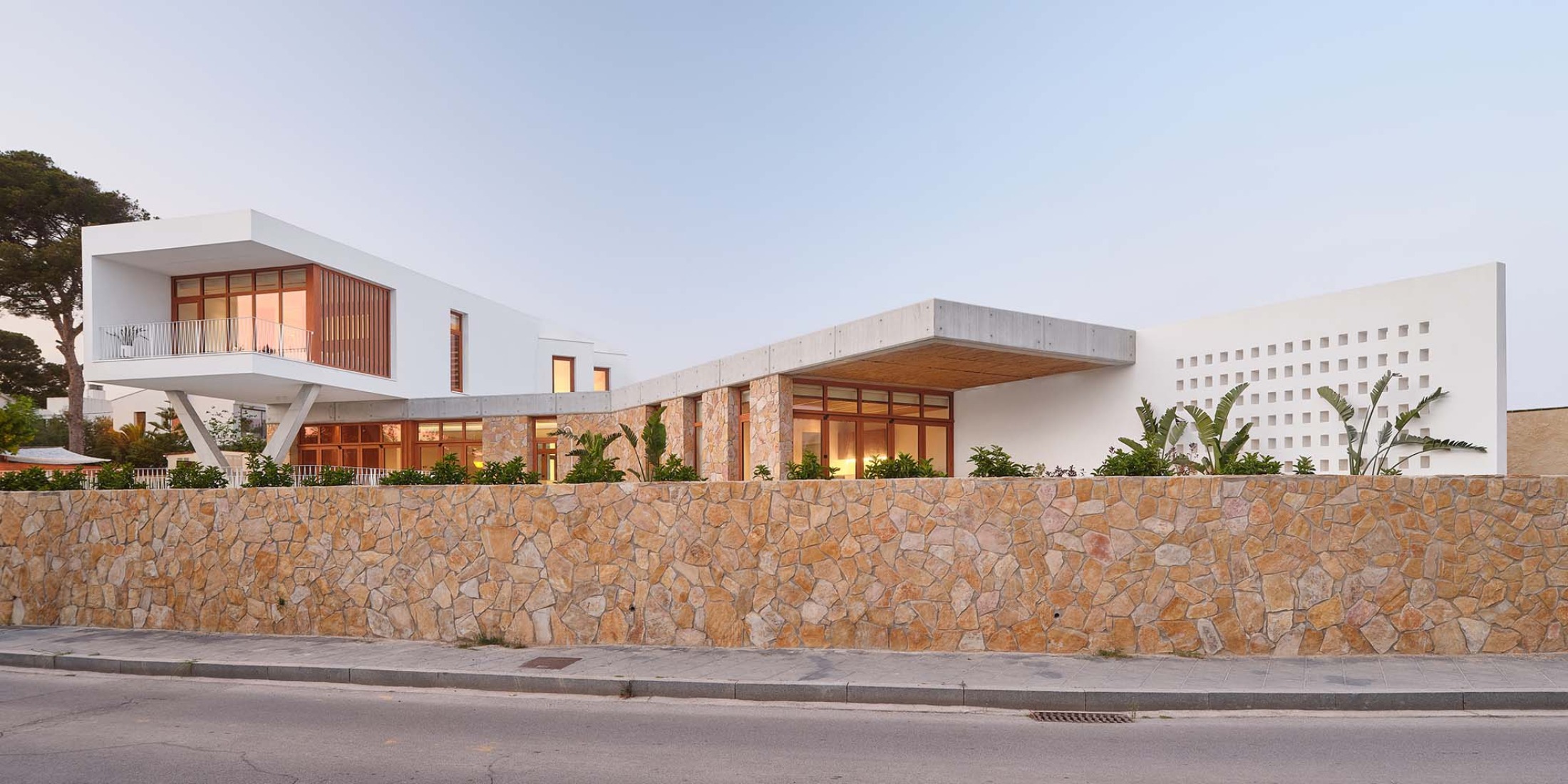 Casa Maridia por Guillem Carrera. Fotografía por Adrià Goula.