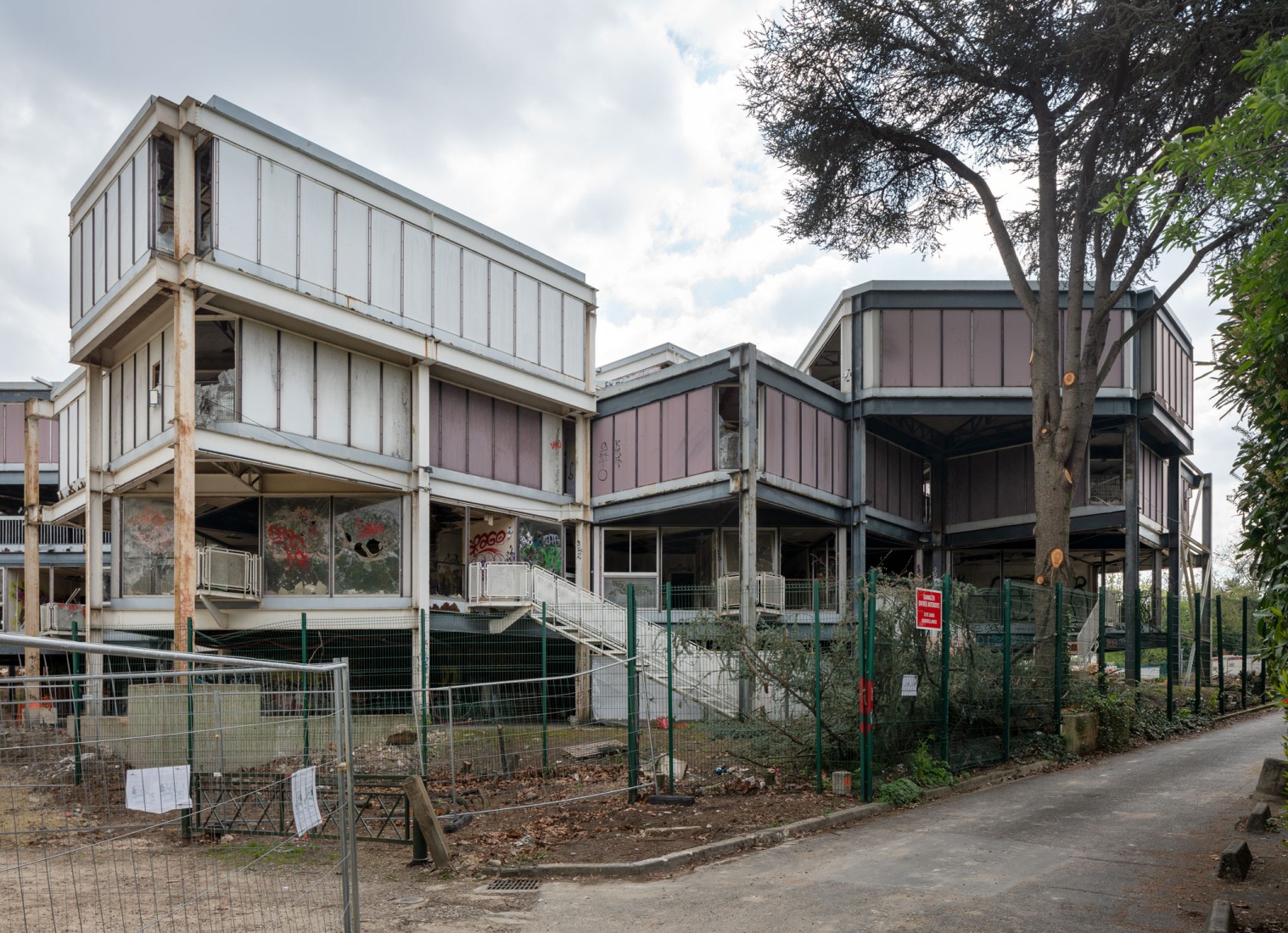 Campus du Parc by It's architecture. Photograph by Yves Marchand & Romain Meffre.
