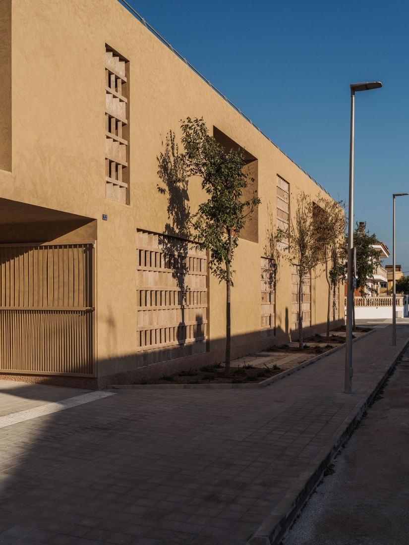 Centro de salud Son Ferriol por Laboqueria Arquitectura + Munarq. Fotografía por Ricard López.