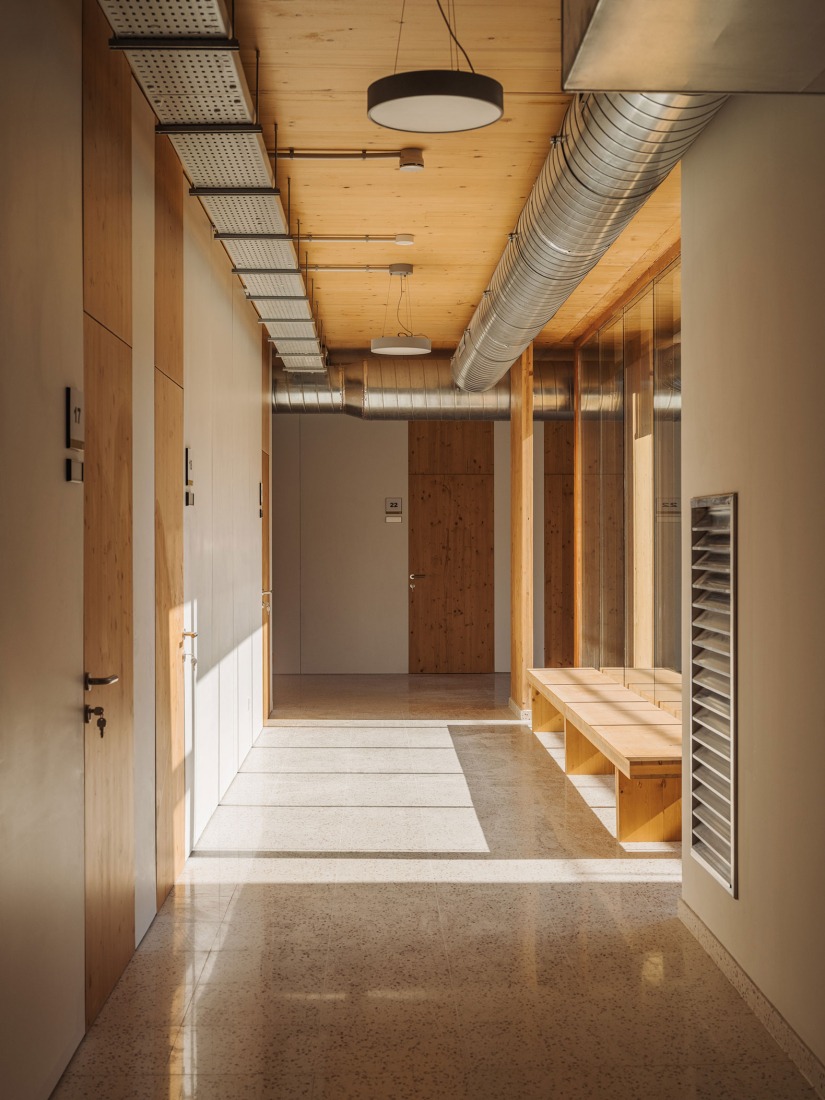 Centro de salud Son Ferriol por Laboqueria Arquitectura + Munarq. Fotografía por Ricard López.