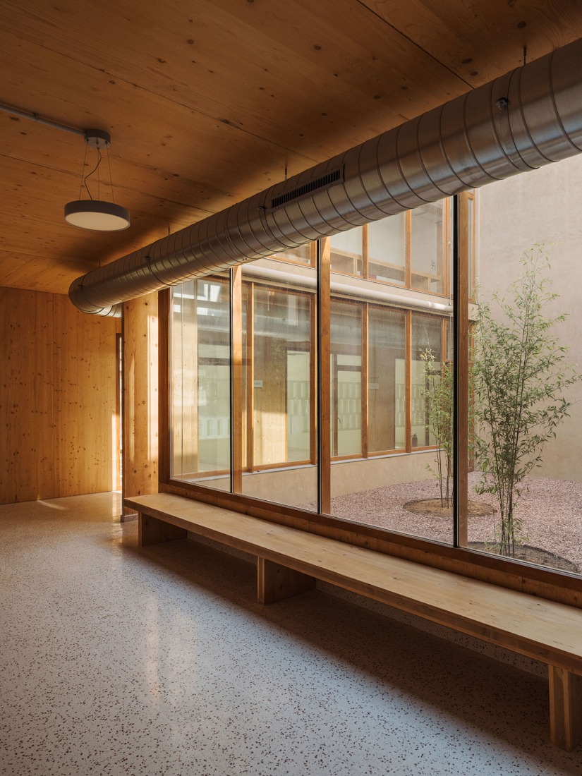 Centro de salud Son Ferriol por Laboqueria Arquitectura + Munarq. Fotografía por Ricard López.