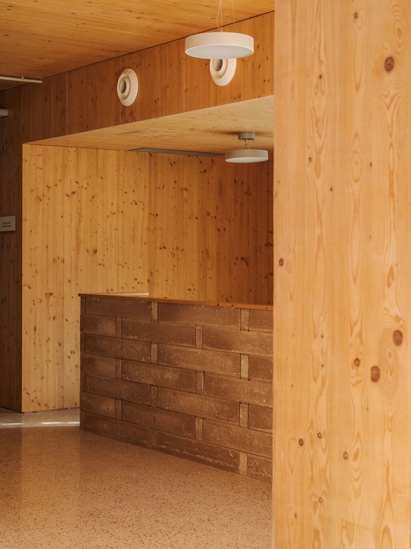 Centro de salud Son Ferriol por Laboqueria Arquitectura + Munarq. Fotografía por Ricard López.