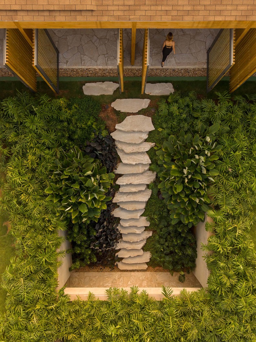 Celeiro House by mf+arquitetos. Photograph by Fernando Guerra.