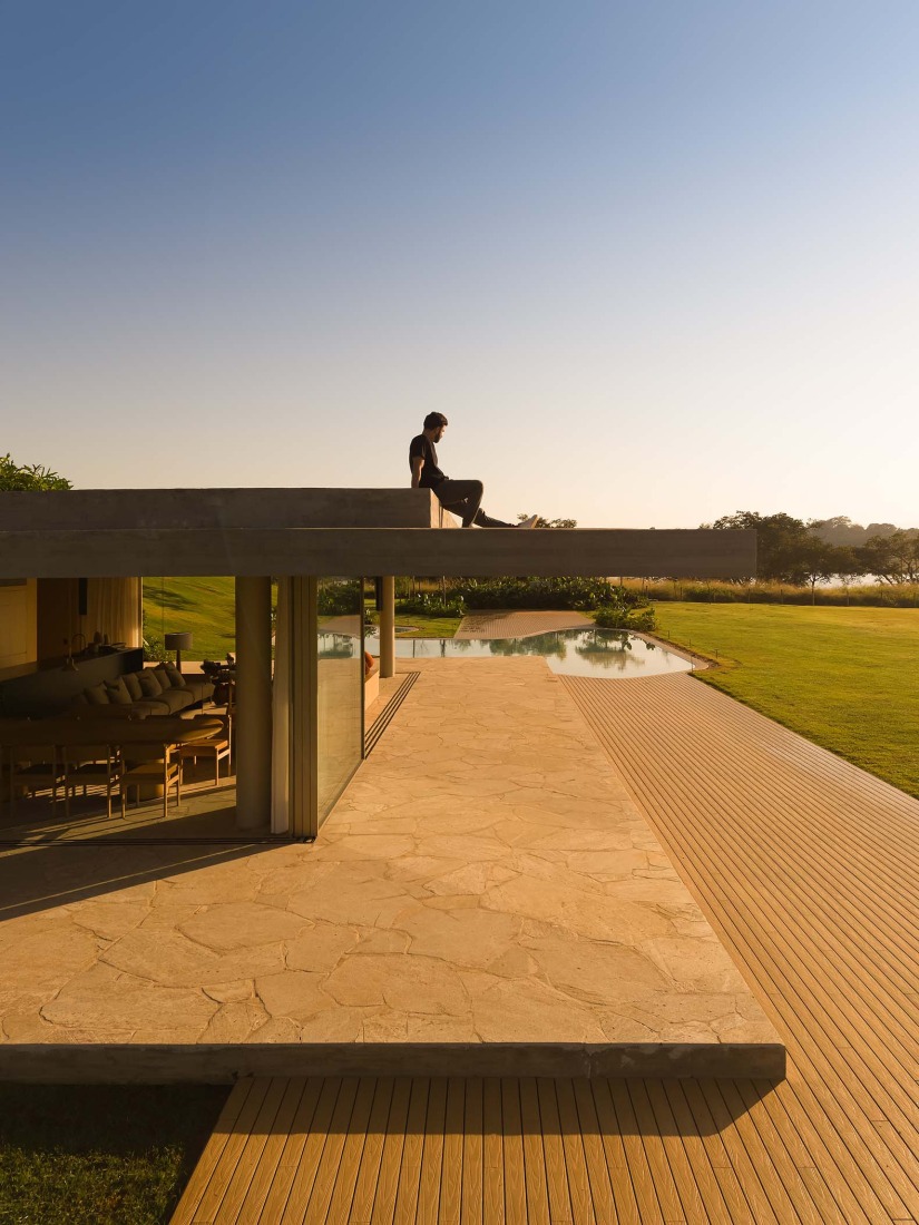 Celeiro House by mf+arquitetos. Photograph by Fernando Guerra.