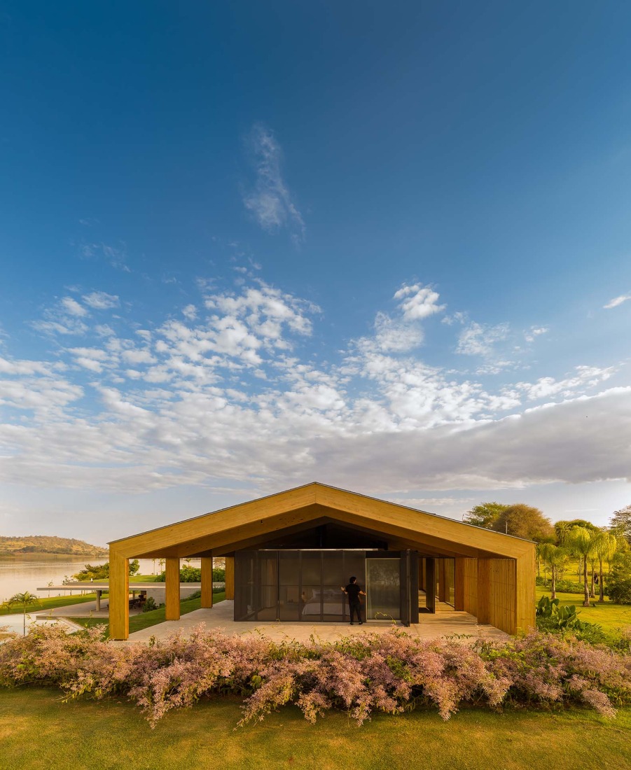 Celeiro House by mf+arquitetos. Photograph by Fernando Guerra.