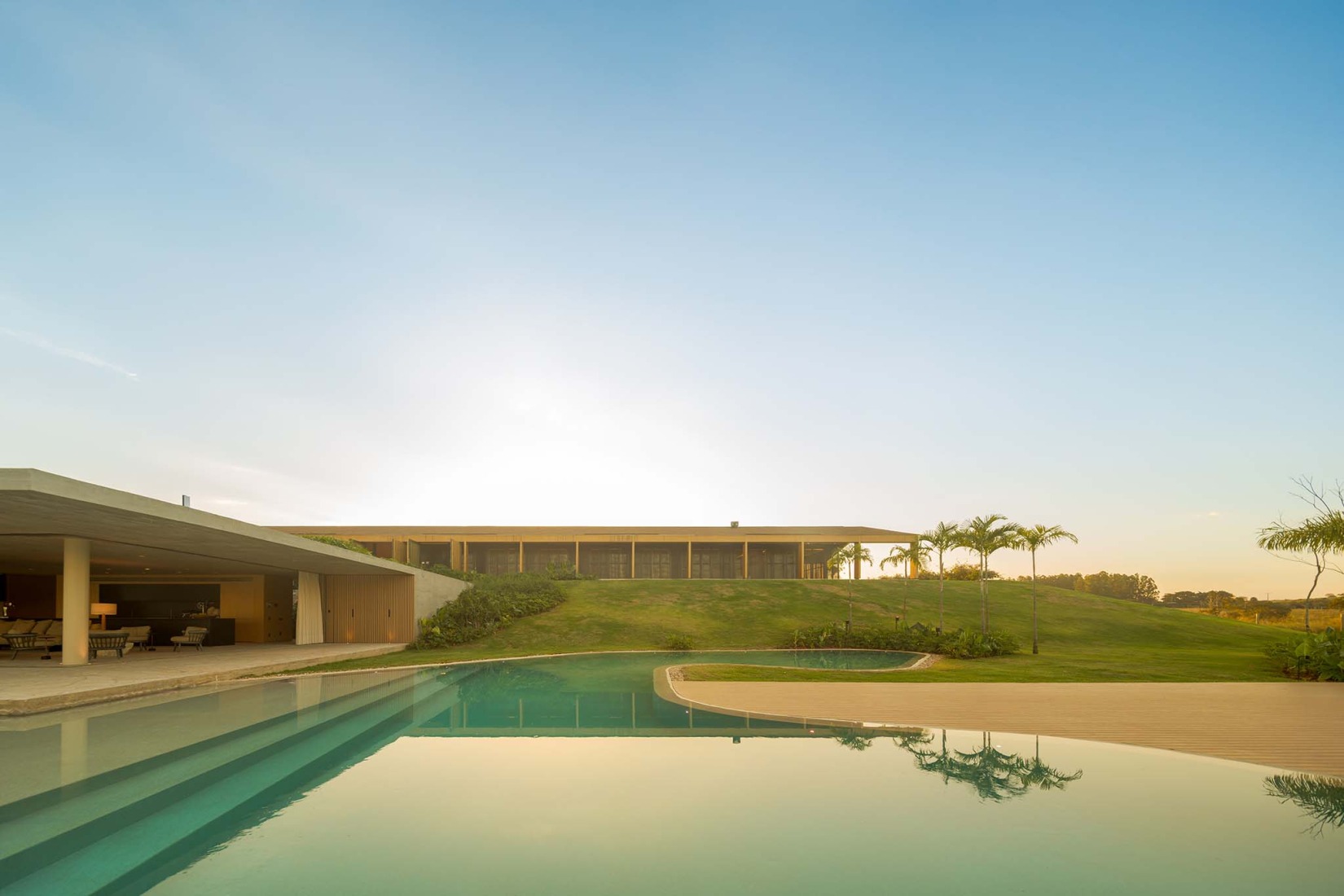 Celeiro House by mf+arquitetos. Photograph by Fernando Guerra.