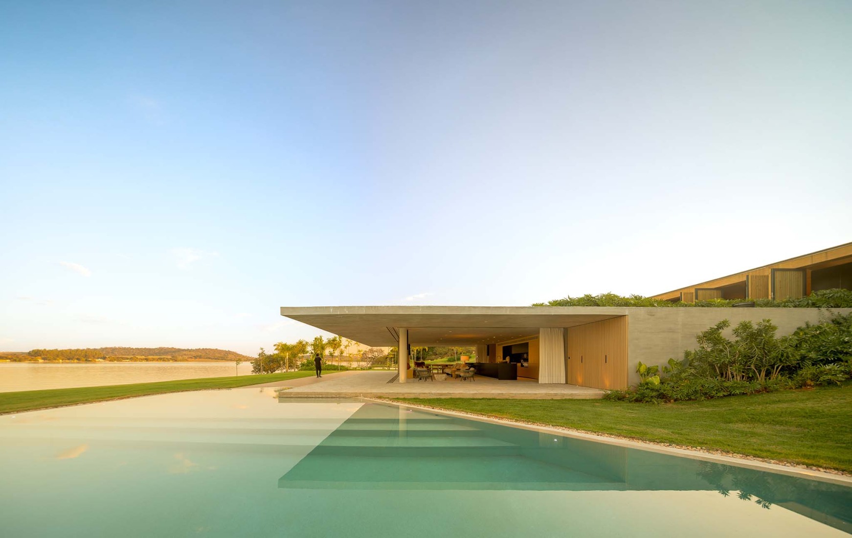 Celeiro House by mf+arquitetos. Photograph by Fernando Guerra.
