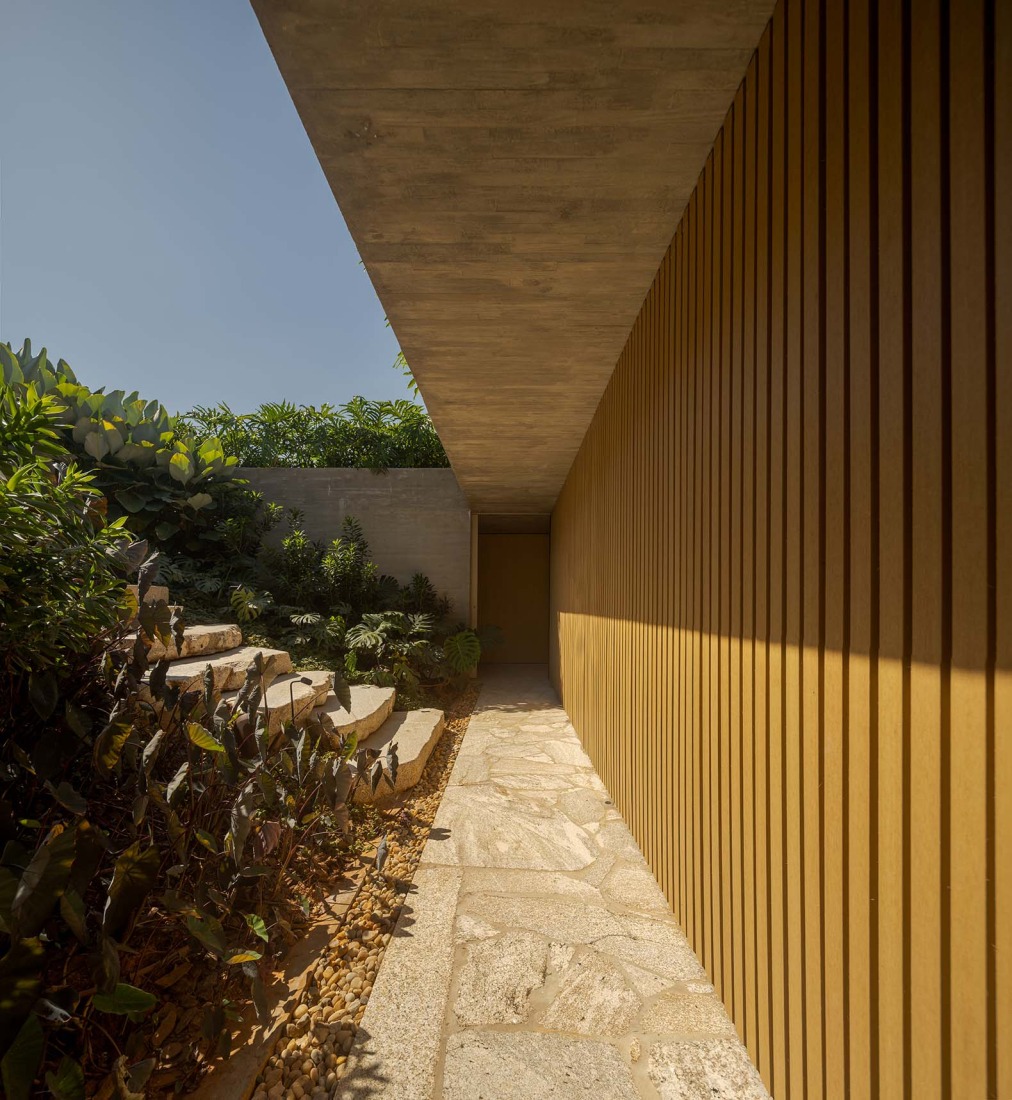Celeiro House by mf+arquitetos. Photograph by Fernando Guerra.
