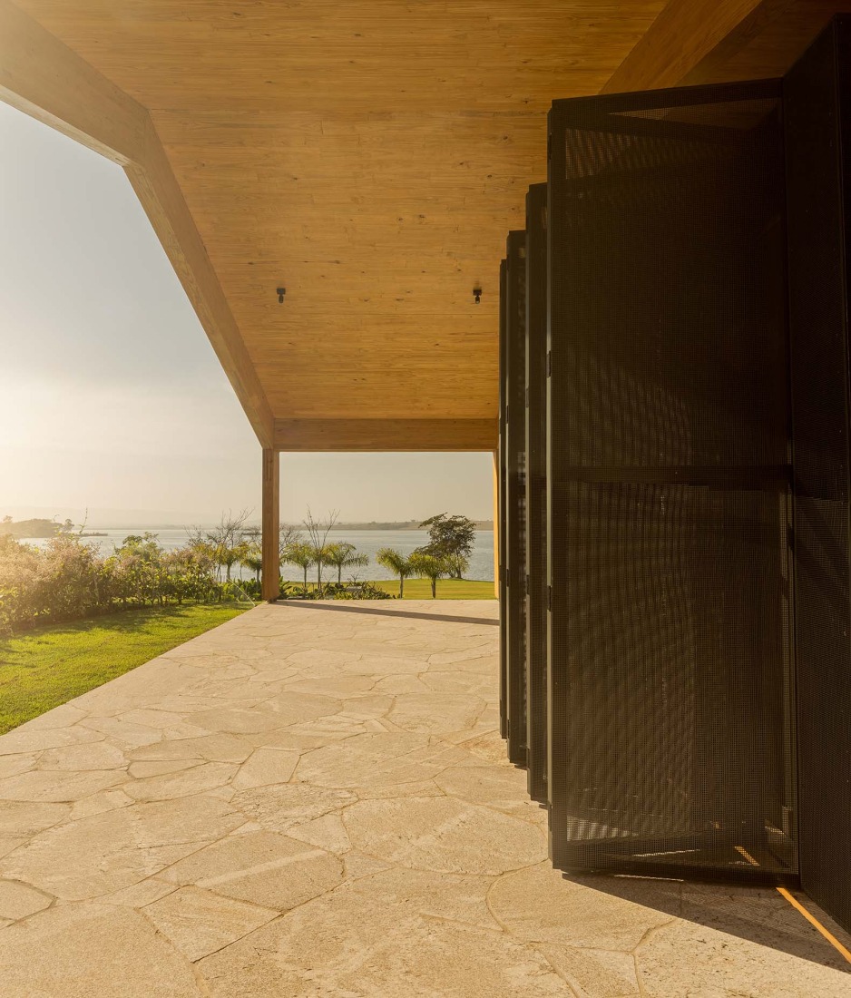 Celeiro House by mf+arquitetos. Photograph by Fernando Guerra.