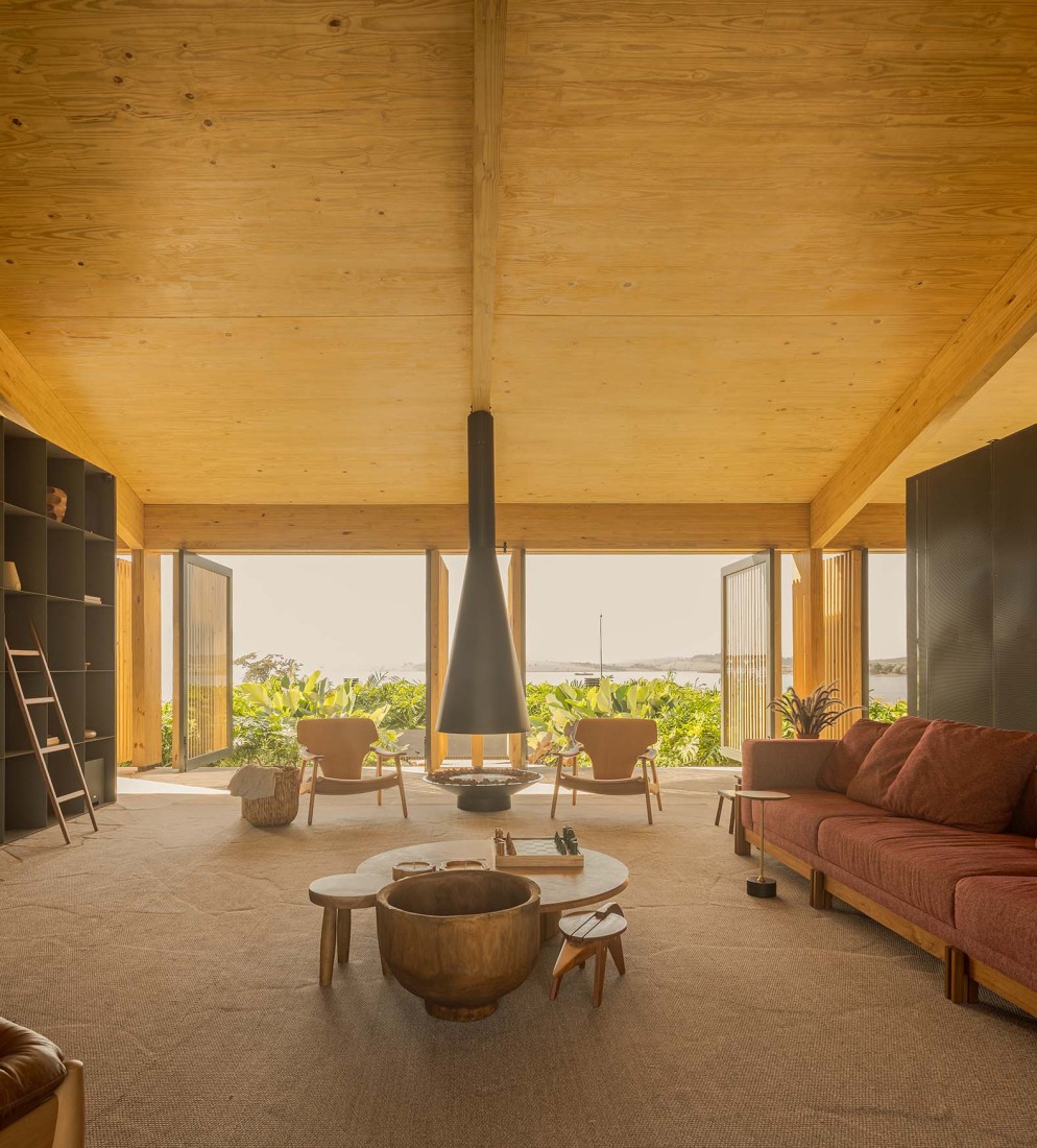 Celeiro House by mf+arquitetos. Photograph by Fernando Guerra.