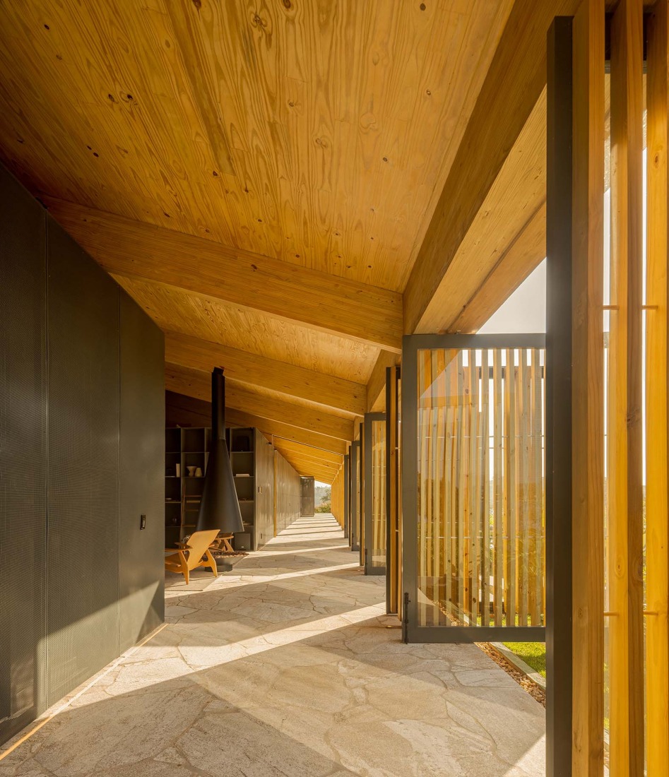 Celeiro House by mf+arquitetos. Photograph by Fernando Guerra.