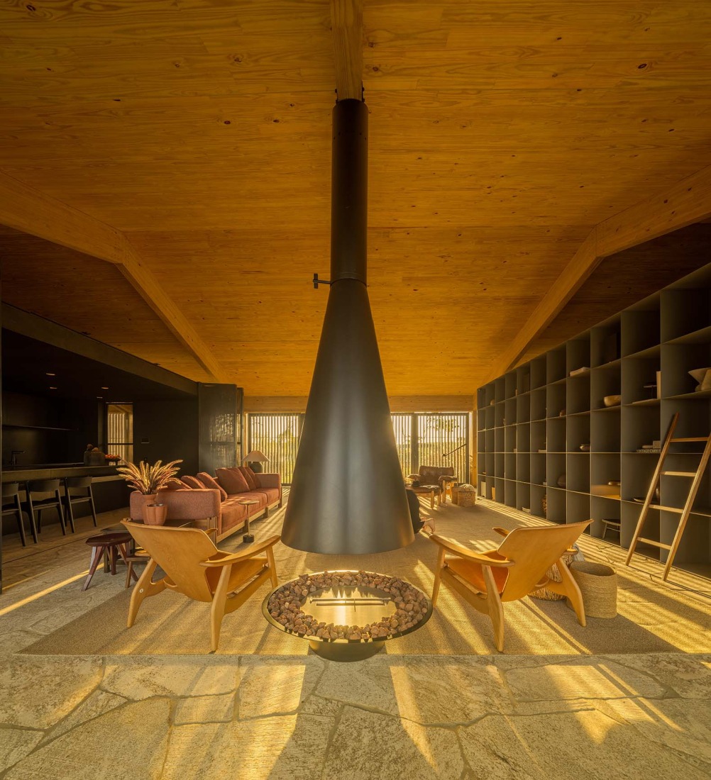 Celeiro House by mf+arquitetos. Photograph by Fernando Guerra.