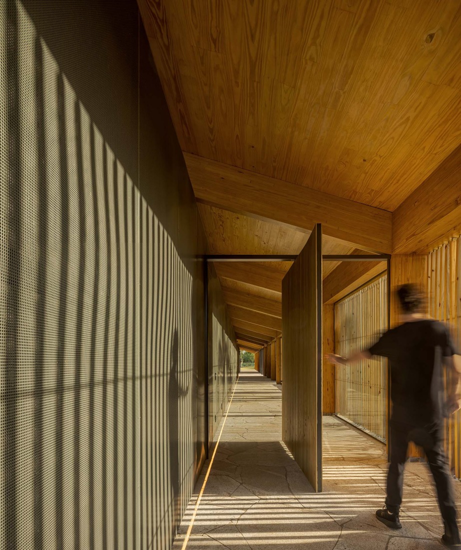 Celeiro House by mf+arquitetos. Photograph by Fernando Guerra.