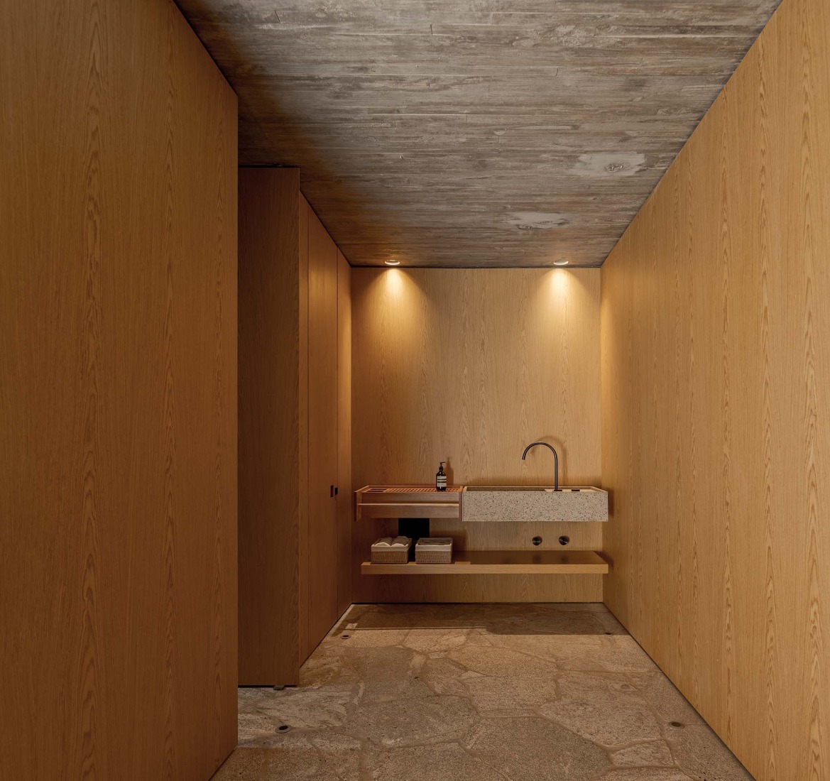 Celeiro House by mf+arquitetos. Photograph by Fernando Guerra.