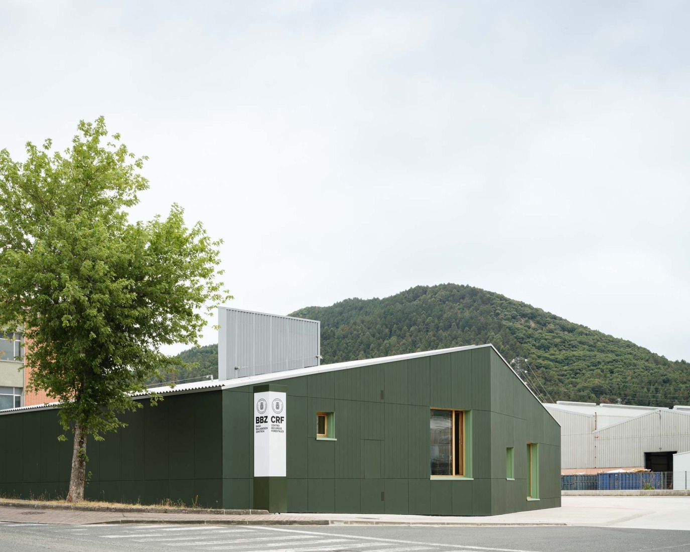 Sakana-Mendialdea Forest Resources Center by MID estudio + FILO arquitectos. Photograph by María Azkarate.