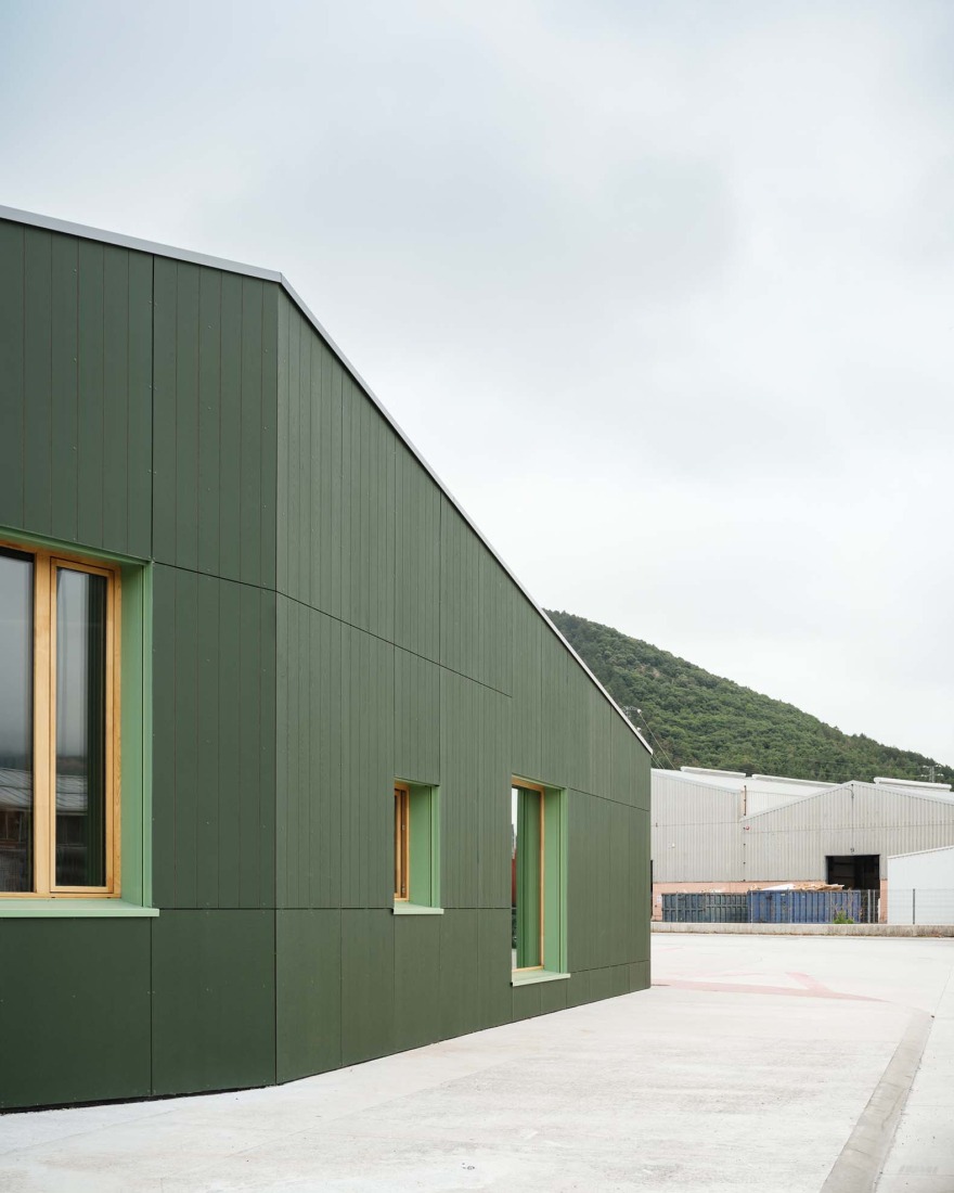 Sakana-Mendialdea Forest Resources Center by MID estudio + FILO arquitectos. Photograph by María Azkarate.