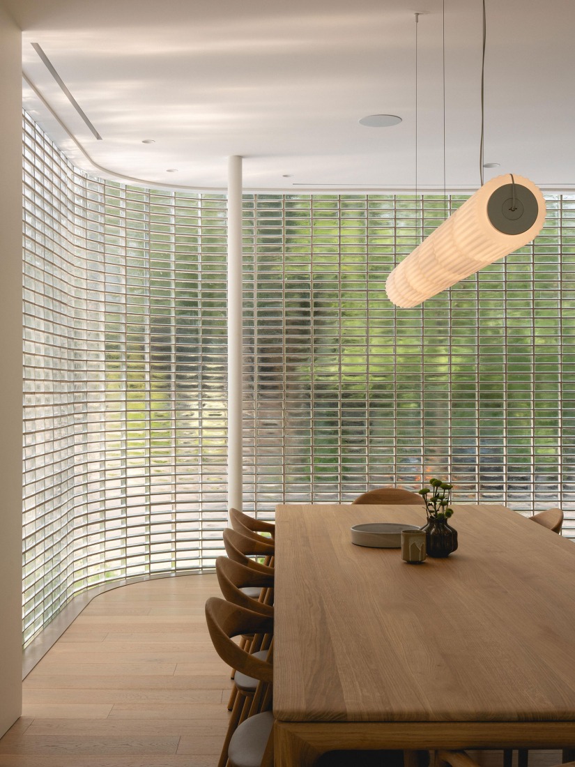 "The Lens" by MU Architecture. Photograph by Raphaël Thibodeau.