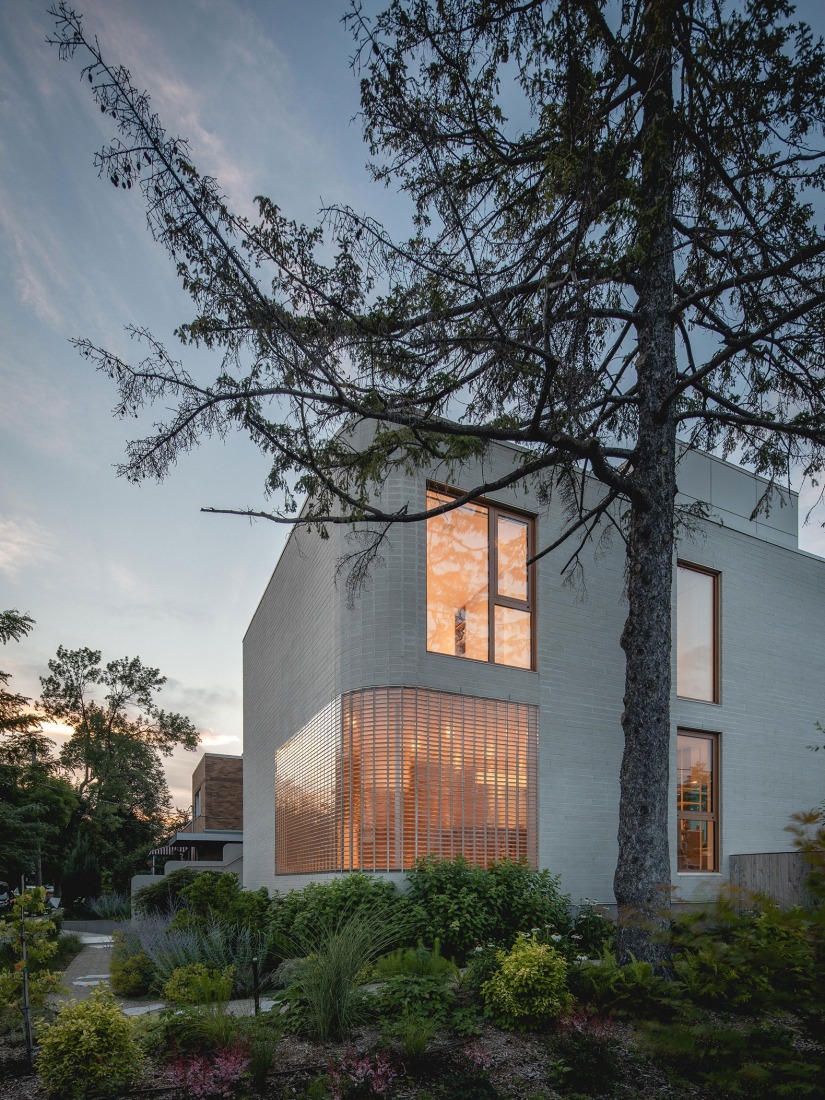 "The Lens" by MU Architecture. Photograph by Raphaël Thibodeau.