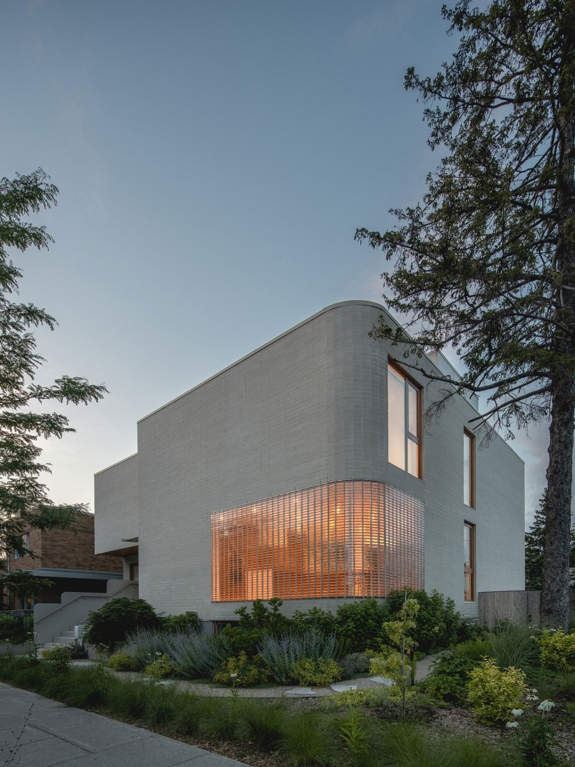 "The Lens" by MU Architecture. Photograph by Raphaël Thibodeau.