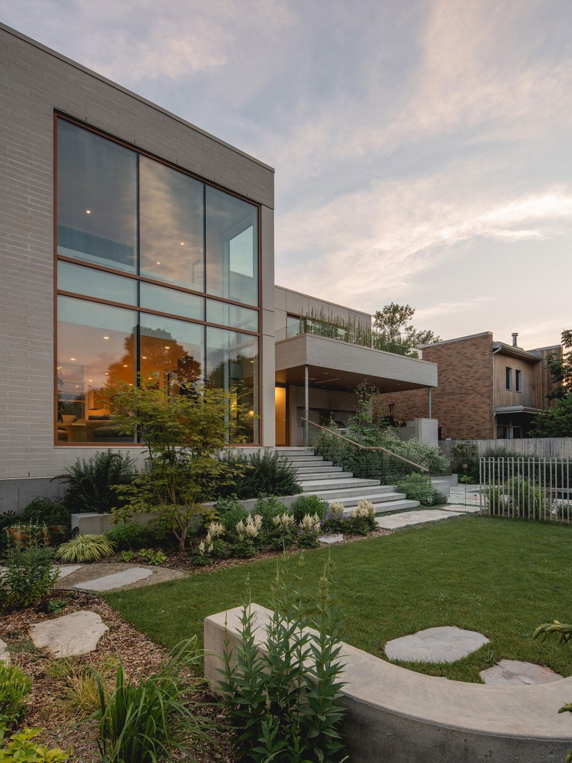 "The Lens" by MU Architecture. Photograph by Raphaël Thibodeau.