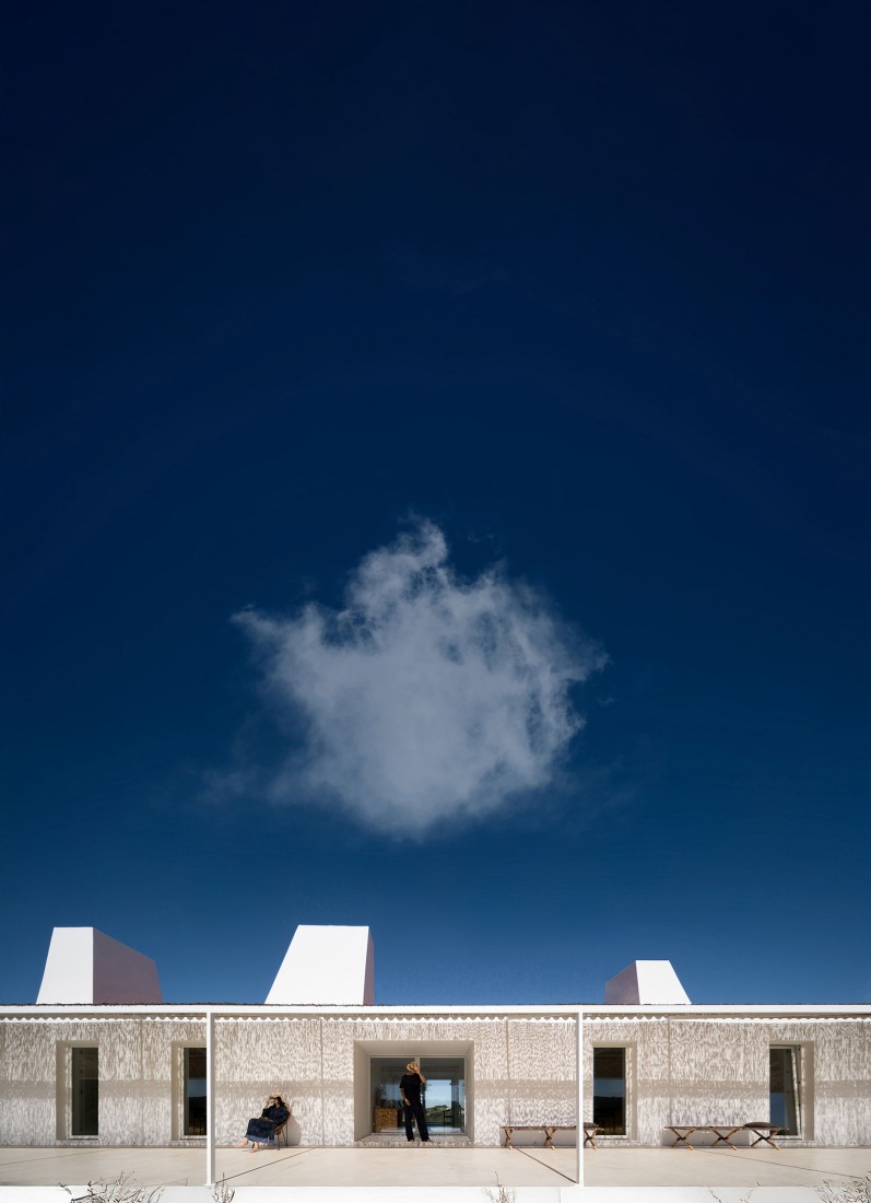 Monte Alvo House by NOZ Arquitectura. Photograph by Fernando Guerra.