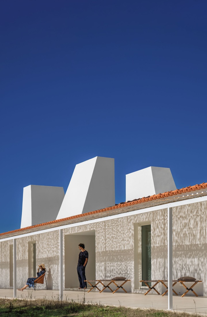 Monte Alvo House by NOZ Arquitectura. Photograph by Fernando Guerra.