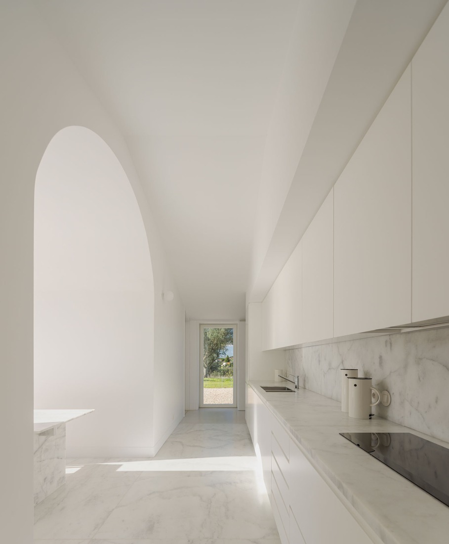 Monte Alvo House by NOZ Arquitectura. Photograph by Fernando Guerra.