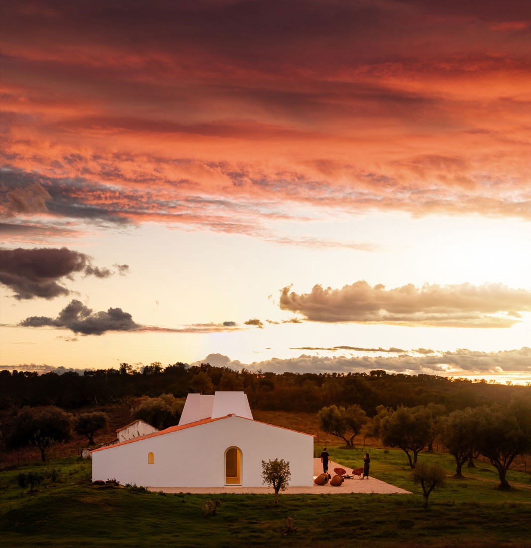 Monte Alvo House by NOZ Arquitectura. Photograph by Fernando Guerra.