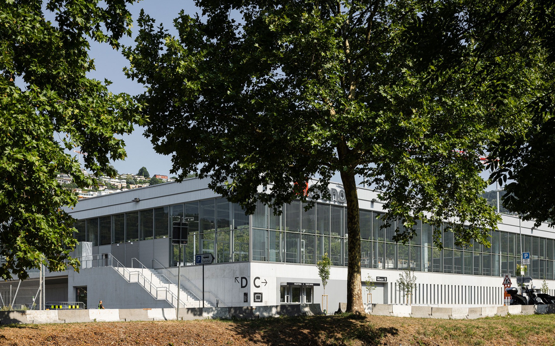 Arena Sportiva by Cruz y Ortiz Arquitectos SLP + Giraudi Radczuweit Architetti Sagl. Photograph by Fernando Alda.