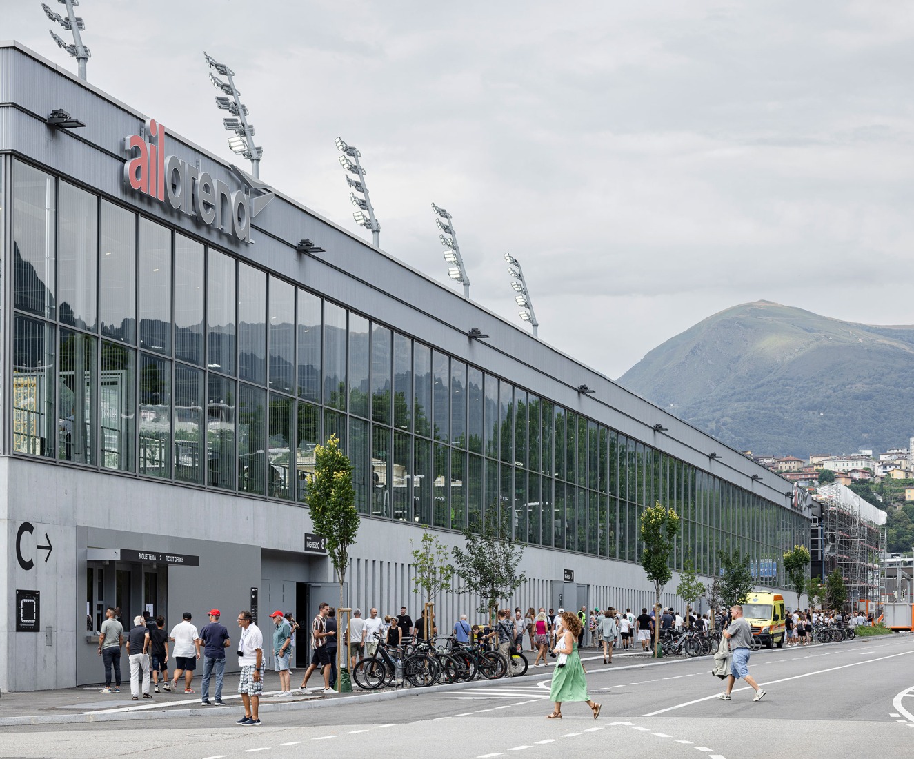 Arena Sportiva by Cruz y Ortiz Arquitectos SLP + Giraudi Radczuweit Architetti Sagl. Photograph by Fernando Alda.