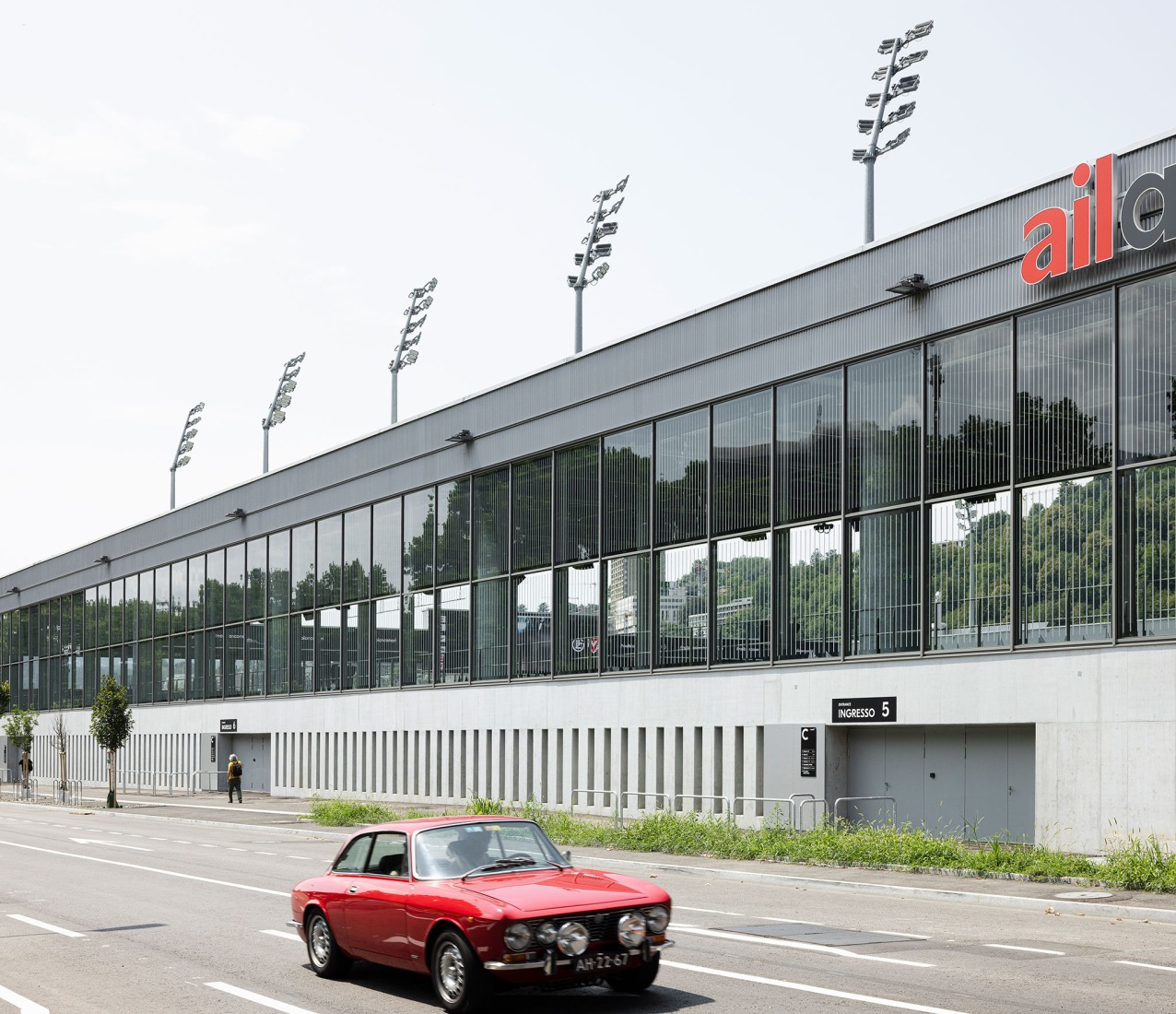 Arena Sportiva by Cruz y Ortiz Arquitectos SLP + Giraudi Radczuweit Architetti Sagl. Photograph by Fernando Alda.