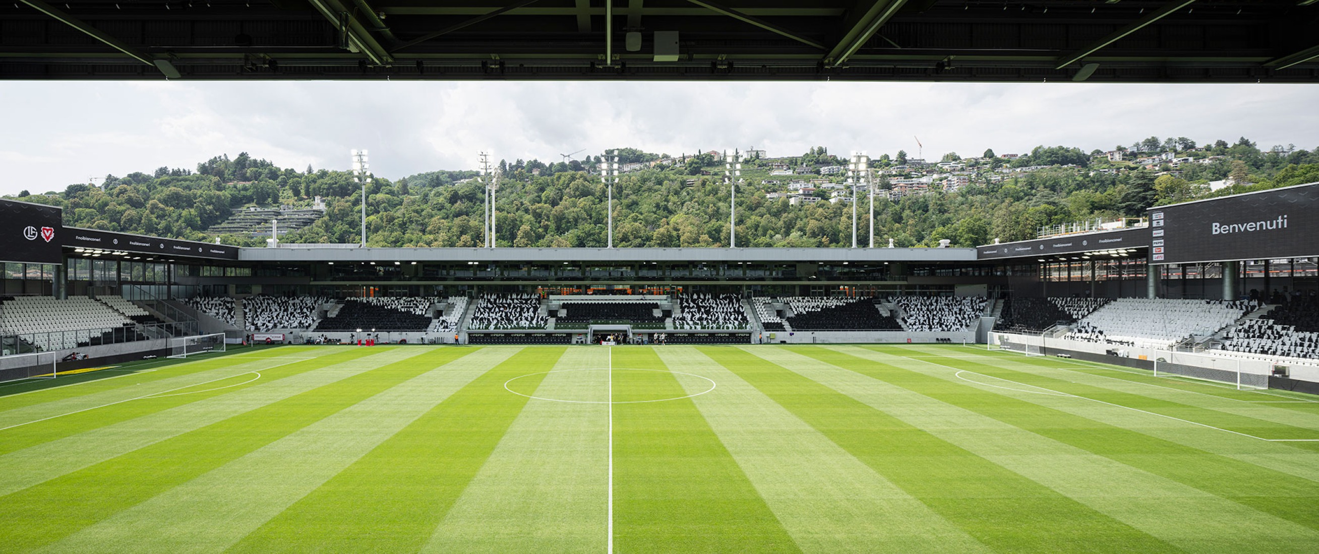 Arena Sportiva by Cruz y Ortiz Arquitectos SLP + Giraudi Radczuweit Architetti Sagl. Photograph by Fernando Alda.