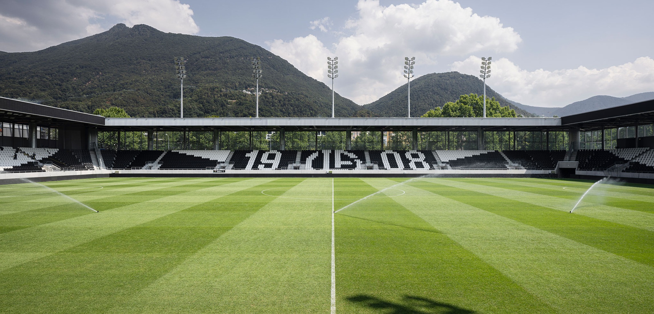 Arena Sportiva by Cruz y Ortiz Arquitectos SLP + Giraudi Radczuweit Architetti Sagl. Photograph by Fernando Alda.