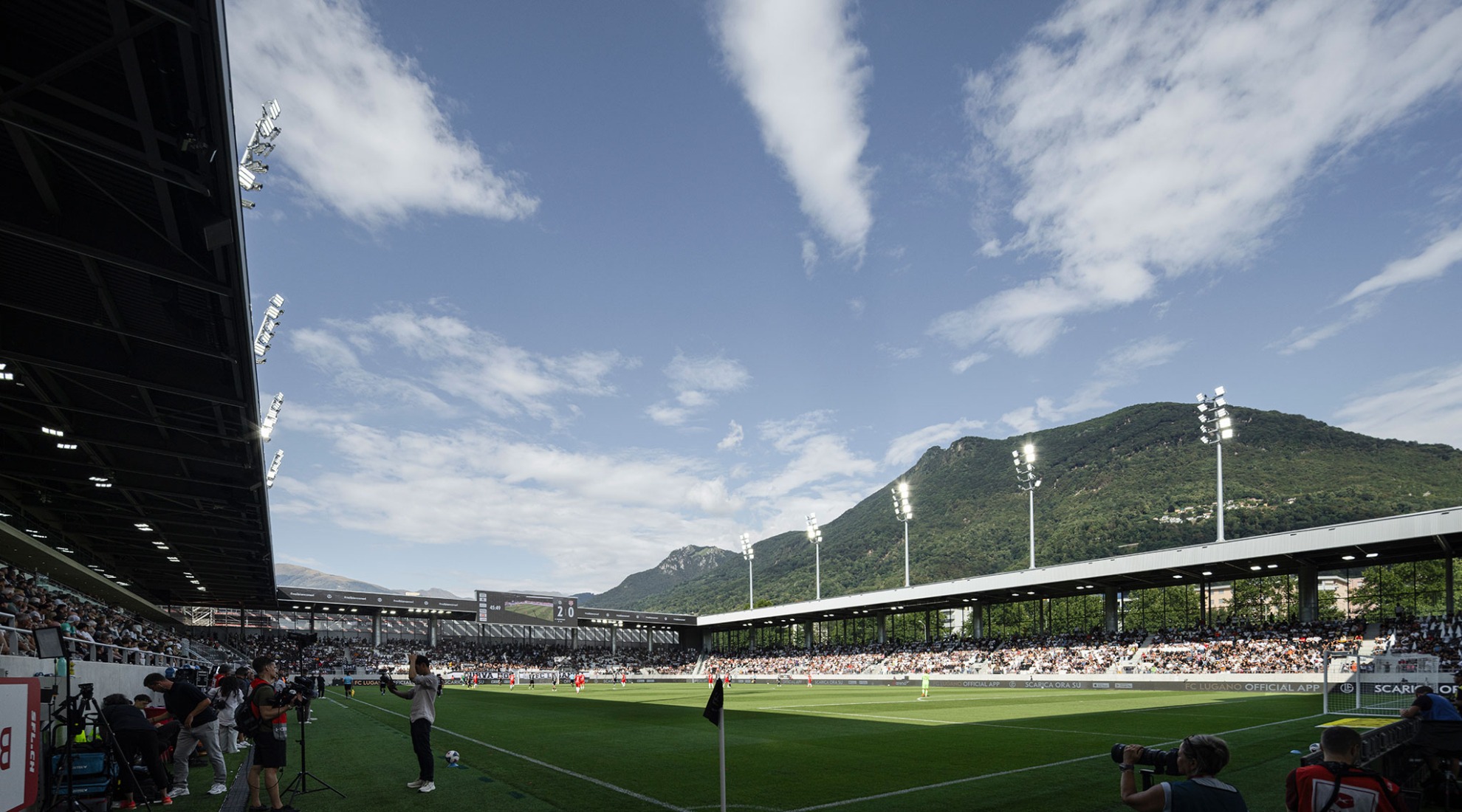 Arena Sportiva by Cruz y Ortiz Arquitectos SLP + Giraudi Radczuweit Architetti Sagl. Photograph by Fernando Alda.