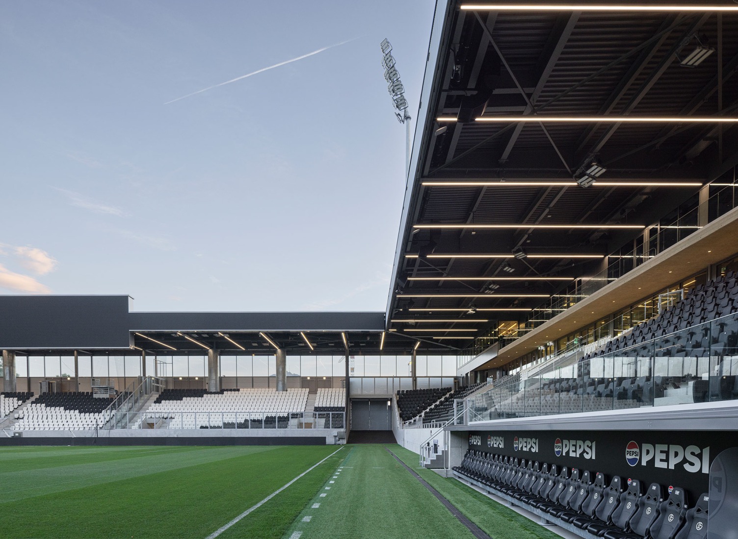 Arena Sportiva by Cruz y Ortiz Arquitectos SLP + Giraudi Radczuweit Architetti Sagl. Photograph by Fernando Alda.