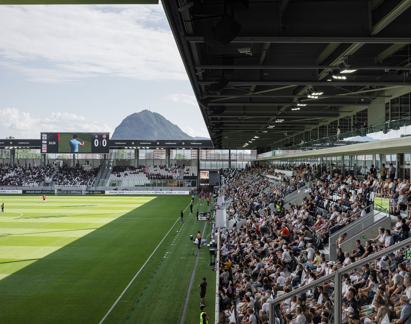 Arena Sportiva by Cruz y Ortiz Arquitectos SLP + Giraudi Radczuweit Architetti Sagl. Photograph by Fernando Alda.