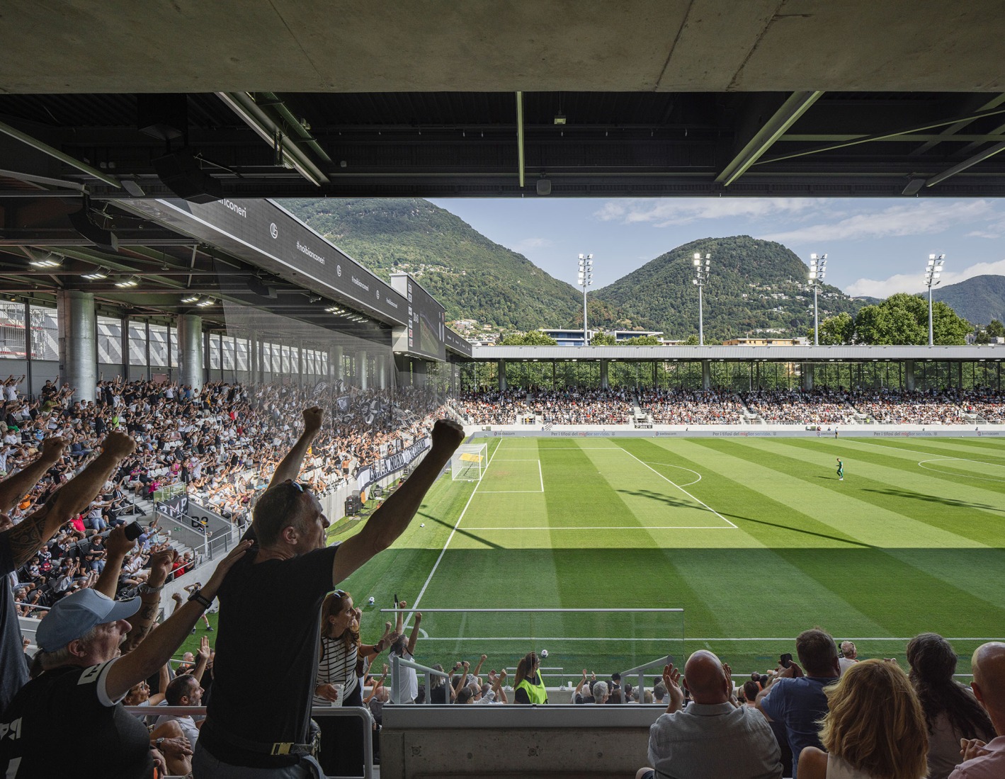 Arena Sportiva by Cruz y Ortiz Arquitectos SLP + Giraudi Radczuweit Architetti Sagl. Photograph by Fernando Alda.