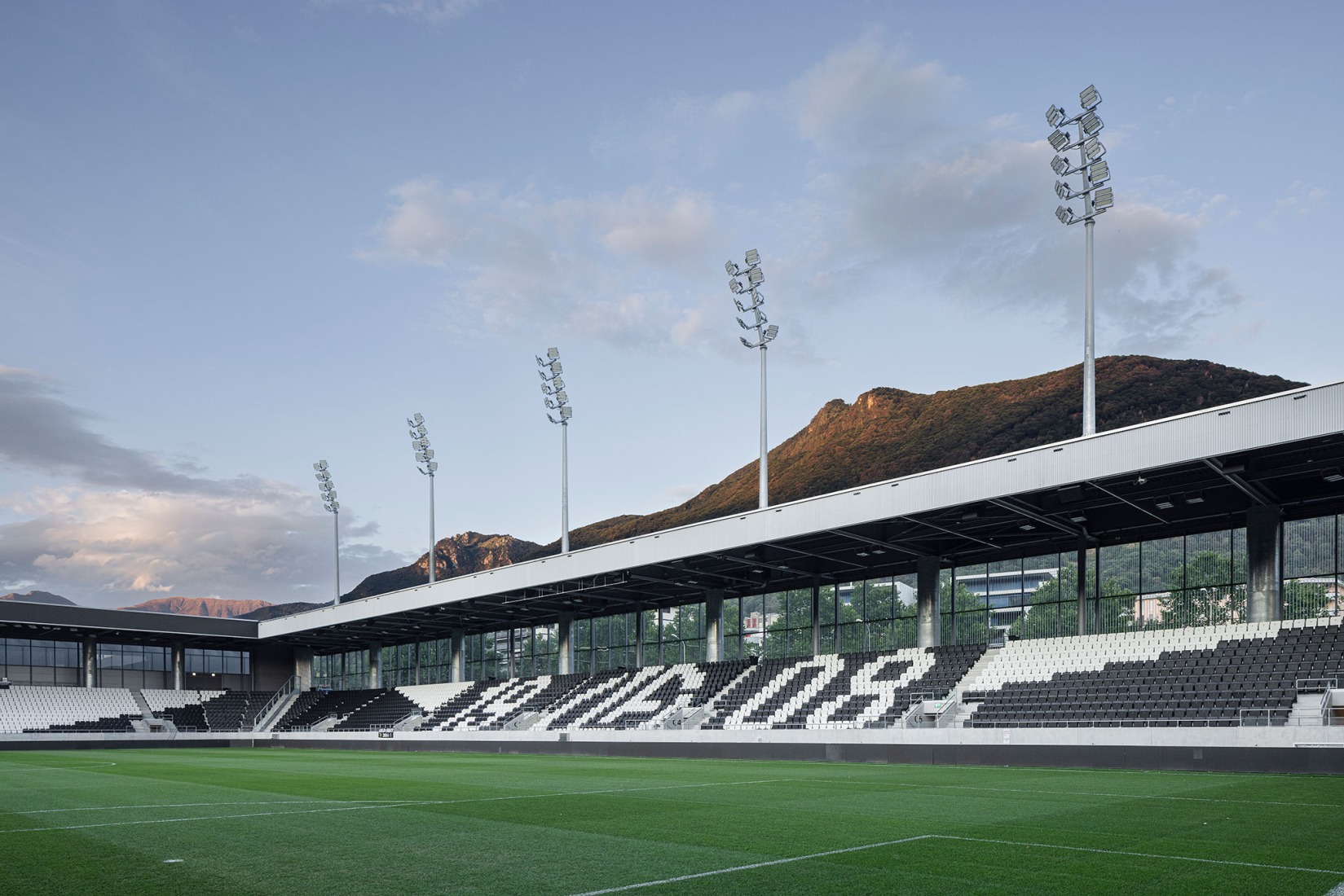 Arena Sportiva by Cruz y Ortiz Arquitectos SLP + Giraudi Radczuweit Architetti Sagl. Photograph by Fernando Alda.