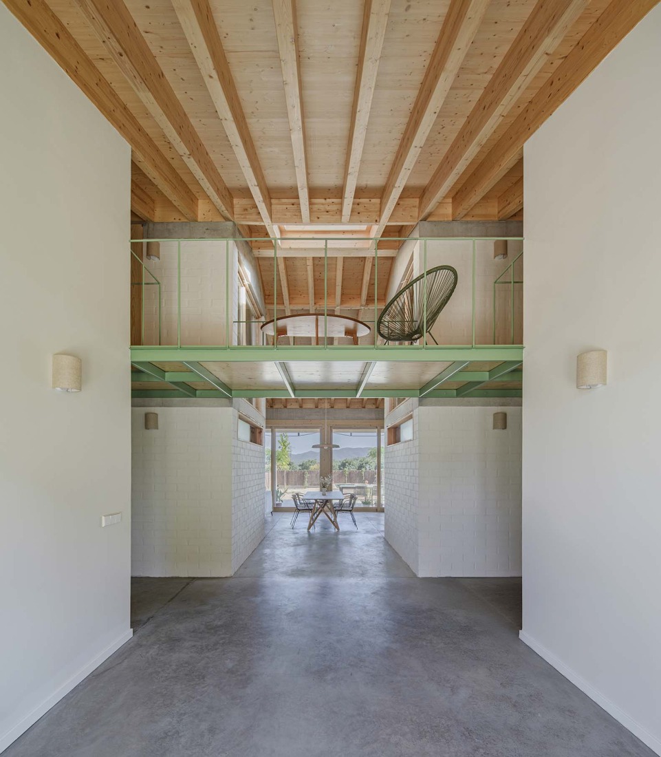 LX House by SAU Taller d'Arquitectura. Photograph by Andrés Flajszer.