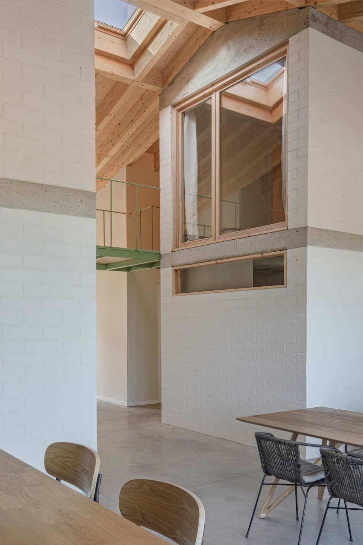 LX House by SAU Taller d'Arquitectura. Photograph by Andrés Flajszer.