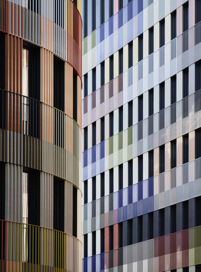 Office Building for Federal Authorities at the Spreebogen by Sauerbruch Hutton. Photograph by Noshe.