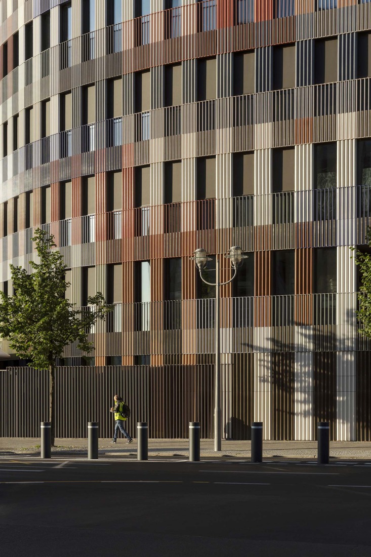 Office Building for Federal Authorities at the Spreebogen by Sauerbruch Hutton. Photograph by Jan Bitter.