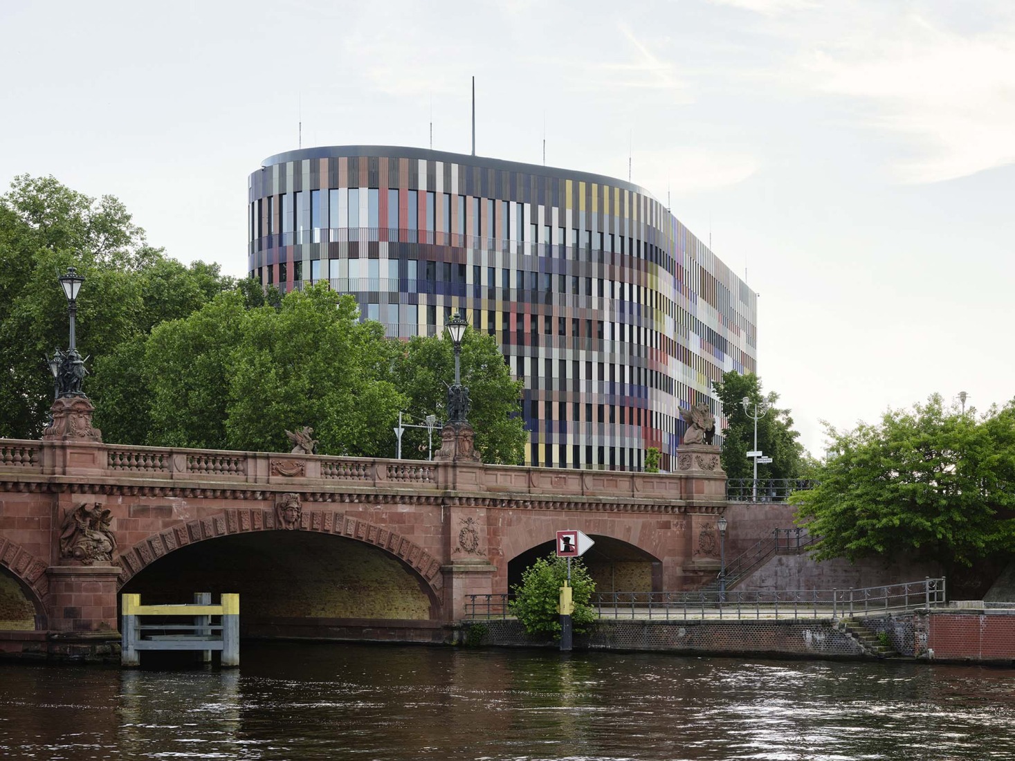 Office Building for Federal Authorities at the Spreebogen by Sauerbruch Hutton. Photograph by Noshe.