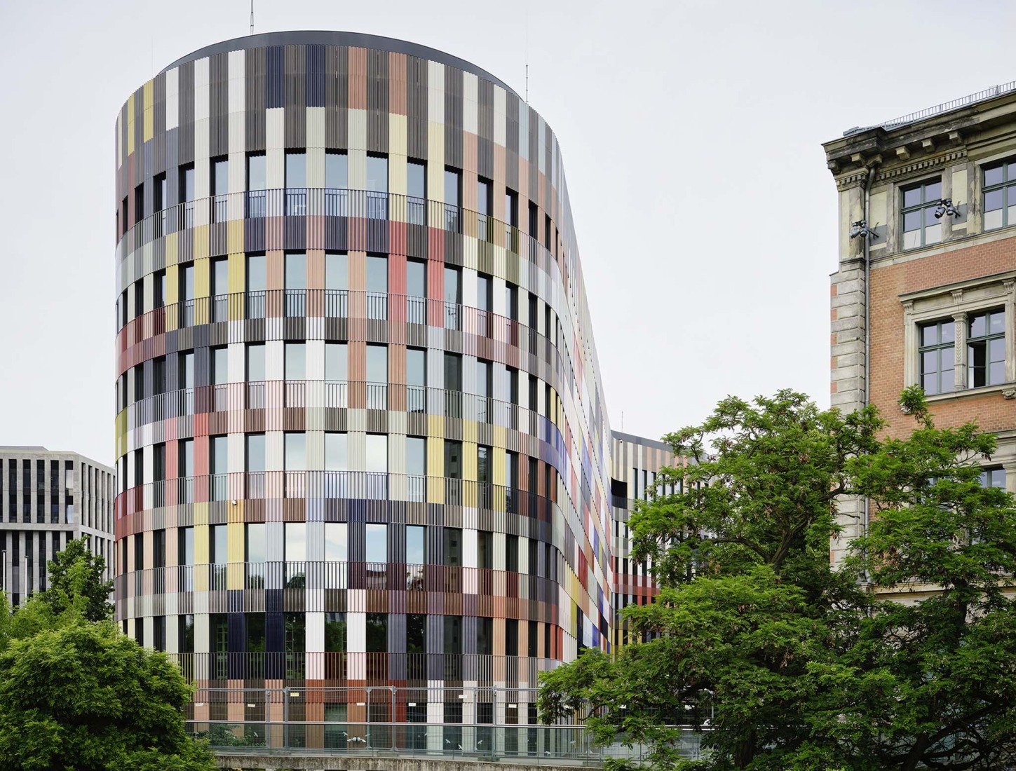 Office Building for Federal Authorities at the Spreebogen by Sauerbruch Hutton. Photograph by Noshe.