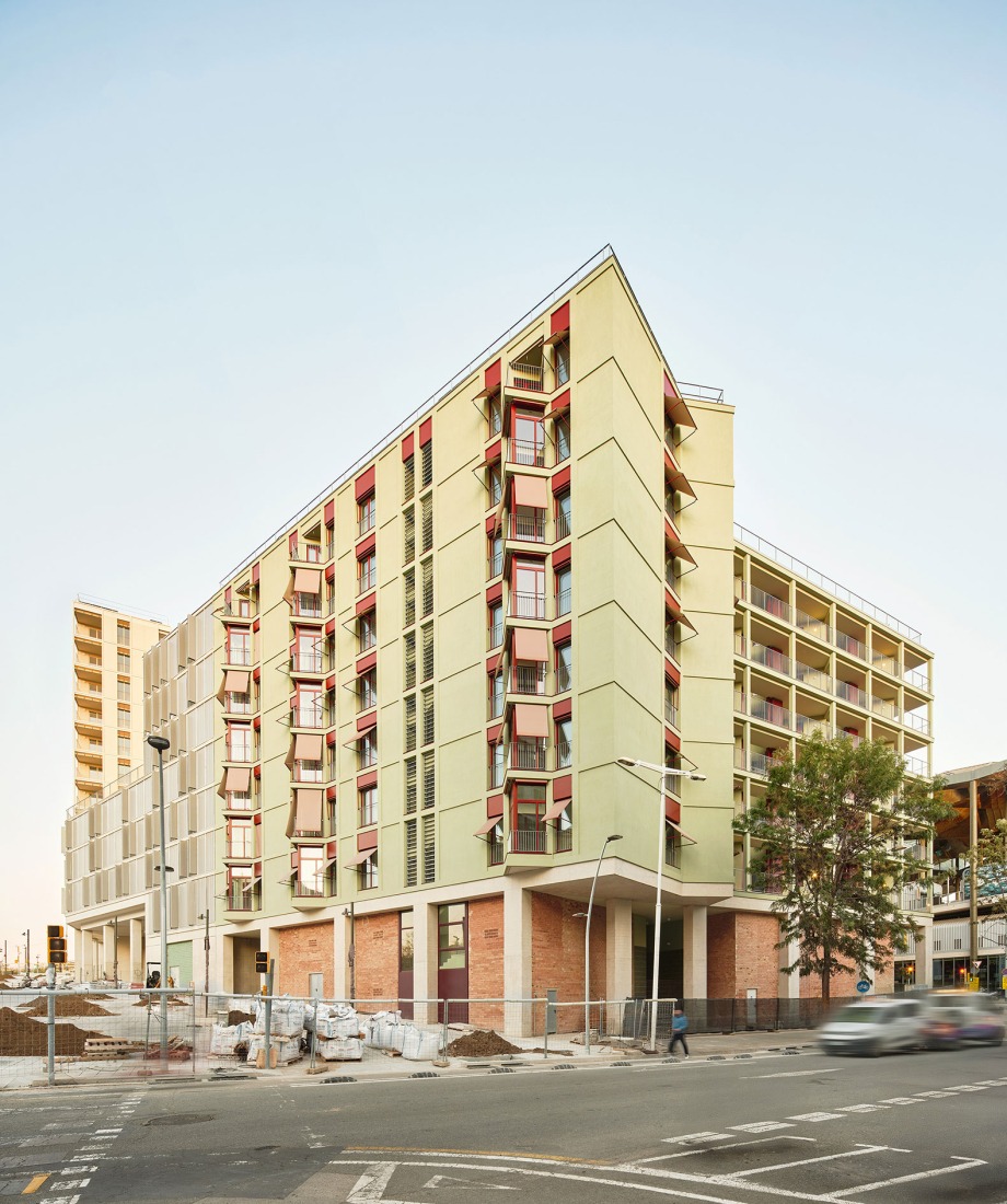 "Illa Glòries," a finalist in the New Construction category of the Second Edition of the European Collective Housing Award. Photograph by José Hevia.