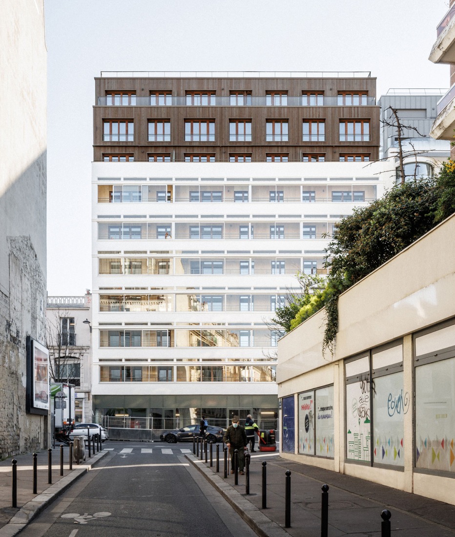 "Conversion of a former garage in Paris," winner of the renovation award at the second edition of the European Collective Housing Award. Photography by Florent Michel.