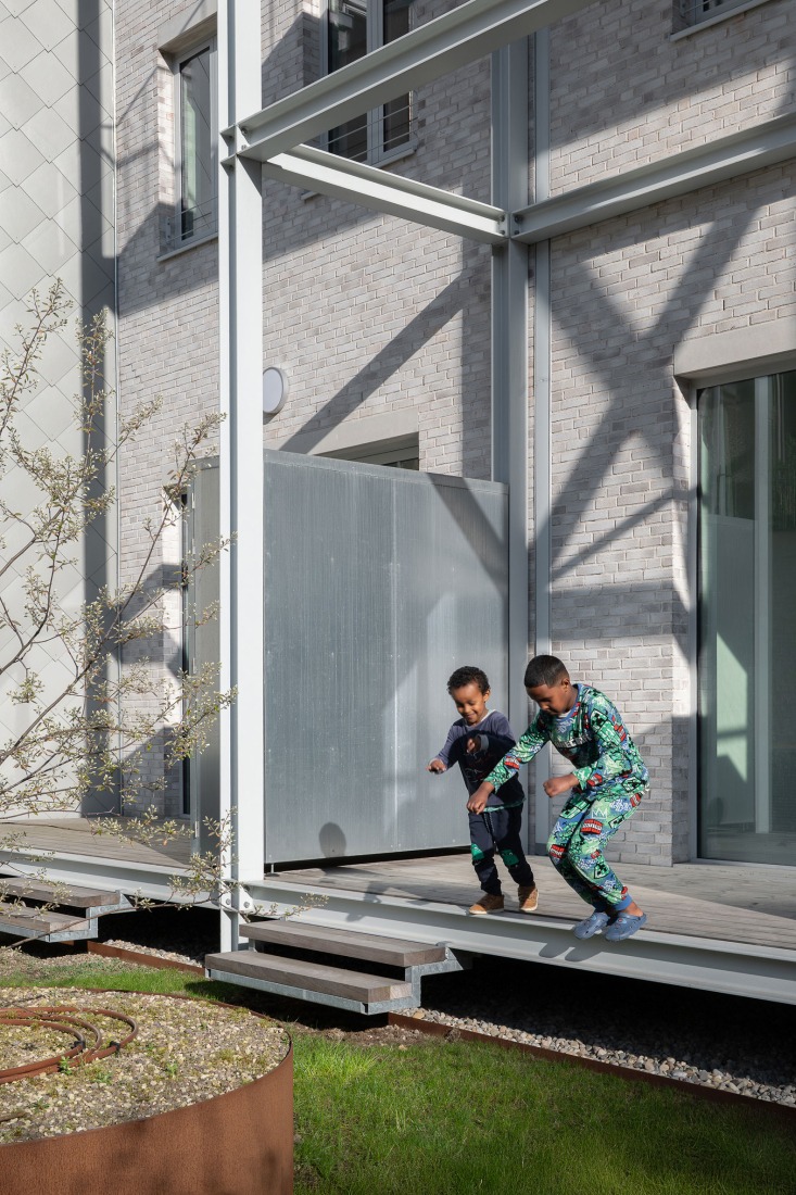 "Oudemansstraat," a finalist in the renovation category of the second edition of the European Collective Housing Award. Photograph by Aiste Rakauskaite.