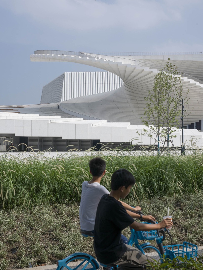 Shanghai Grand Opera House by Snøhetta. Photograph by Tian Fangfang.