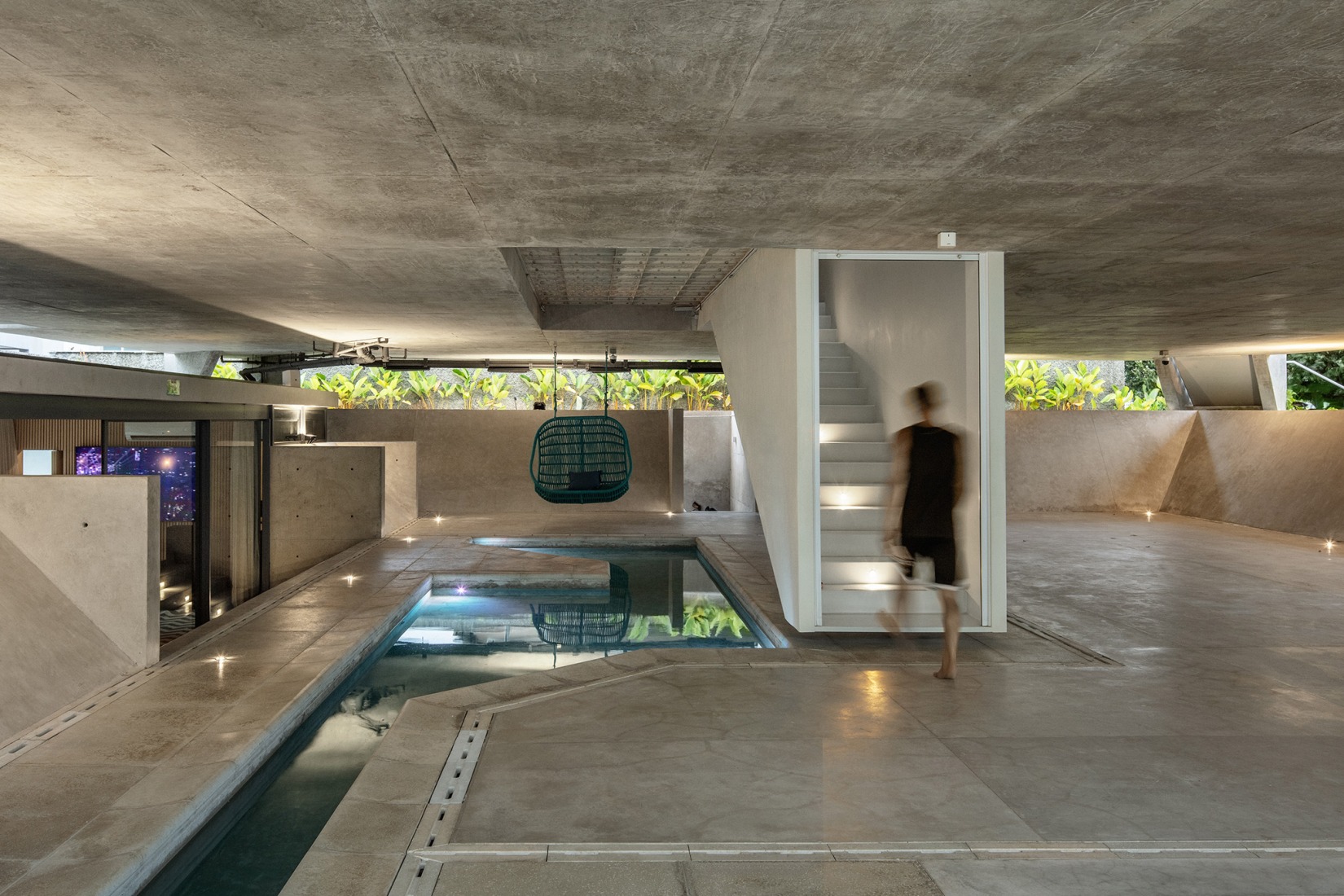 HAVEBLUE House by Yuri Vital Arquiteto. Photograph by Nelson Kon.